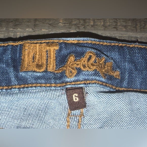 Women's size 6 Kut from the Kloth Distressed Blue Jeans - Picture 7 of 7